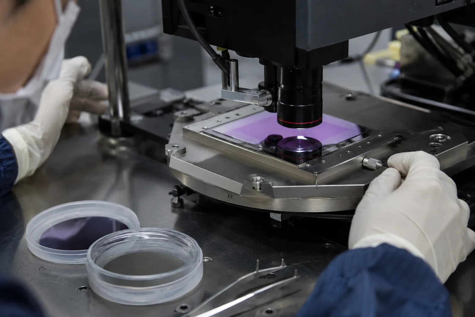 Maskless lithography operator checking focus and resist-coated substrate height before exposure